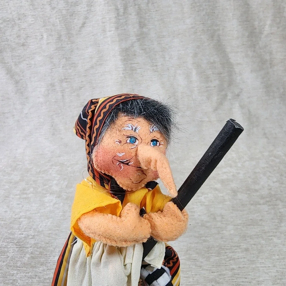 Annalee Witch Doll Fall Halloween Decor Flying on Broom Collectible Decor 2018